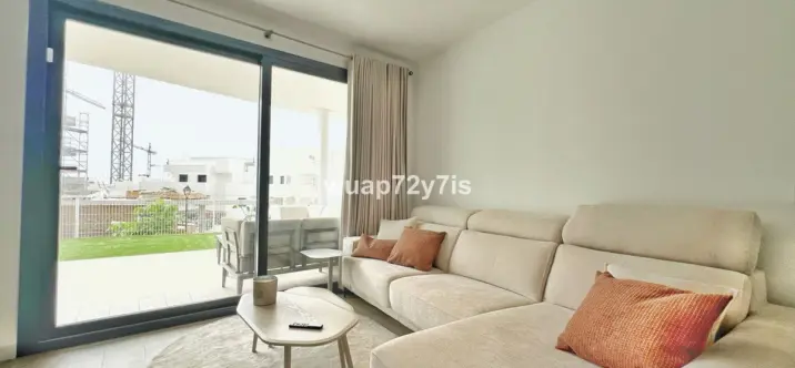 Sale of ground floor apartment in Estepona 2