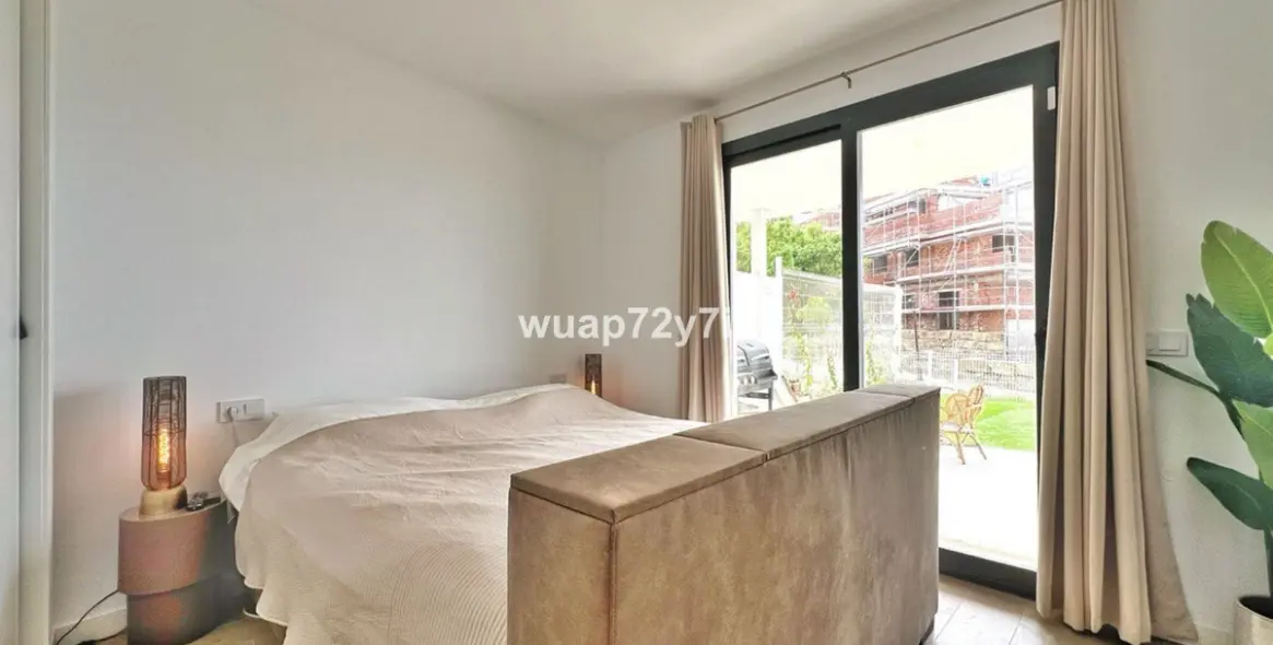 Sale of ground floor apartment in Estepona 11