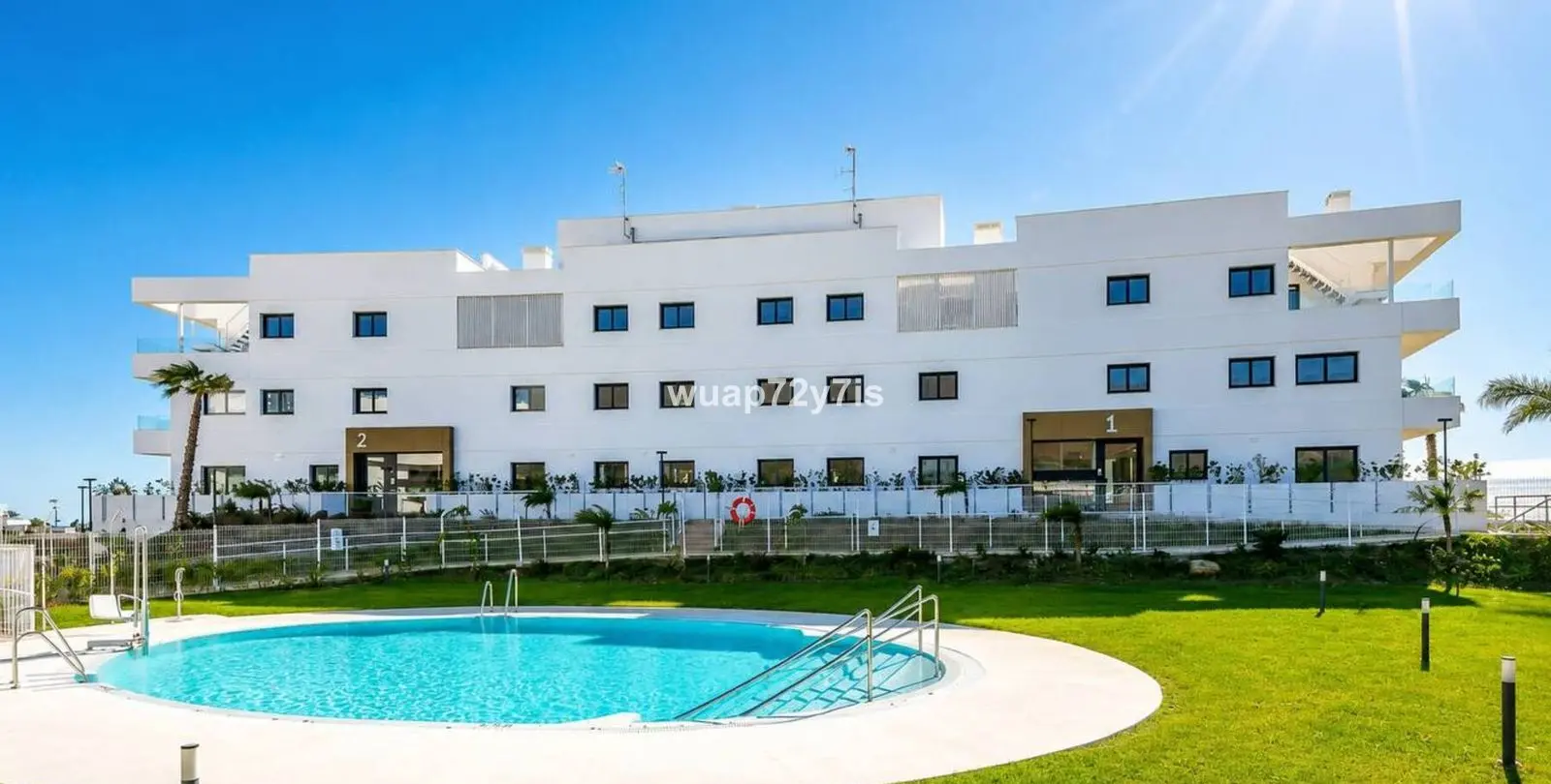 Sale of ground floor apartment in Estepona 1