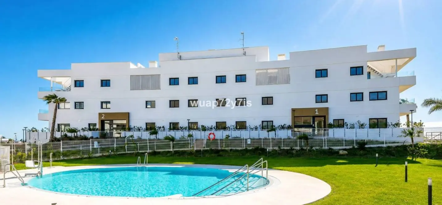 Продажа апартаментов на первом этаже в Estepona 0