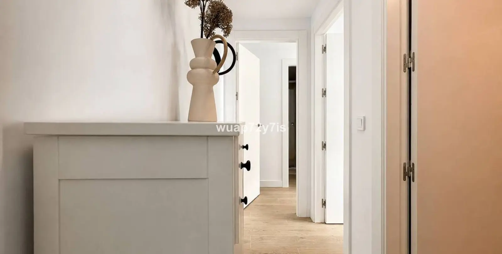 Sale of ground floor apartment in Estepona 10