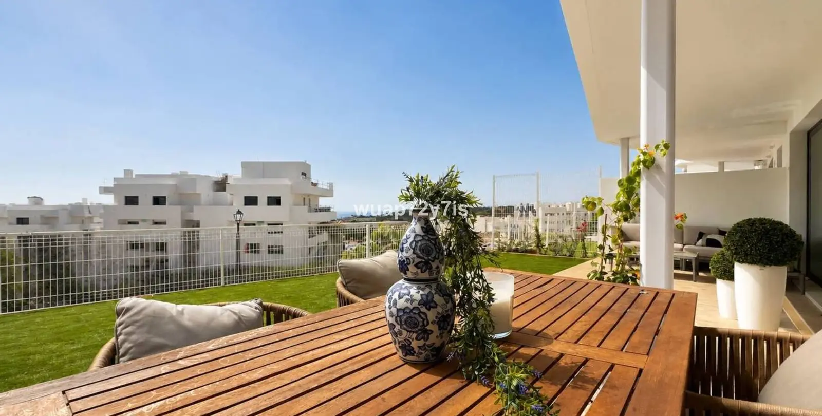 Sale of ground floor apartment in Estepona 14