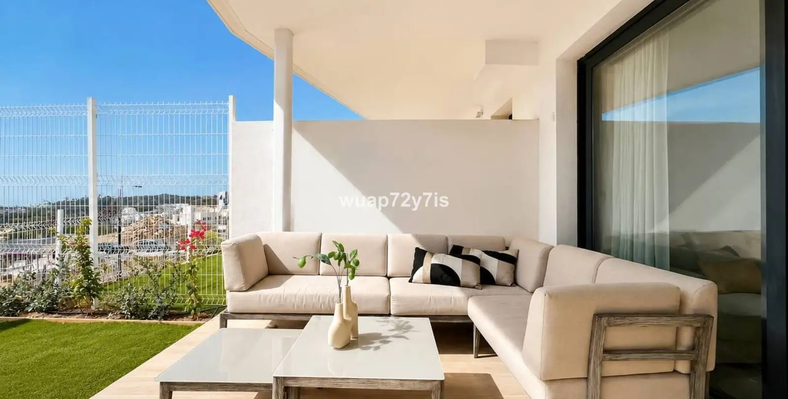 Sale of ground floor apartment in Estepona 16