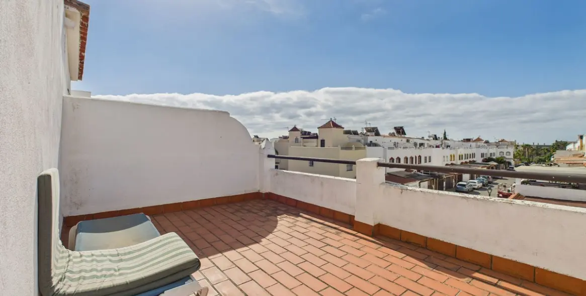Sale of townhouse in Estepona 2