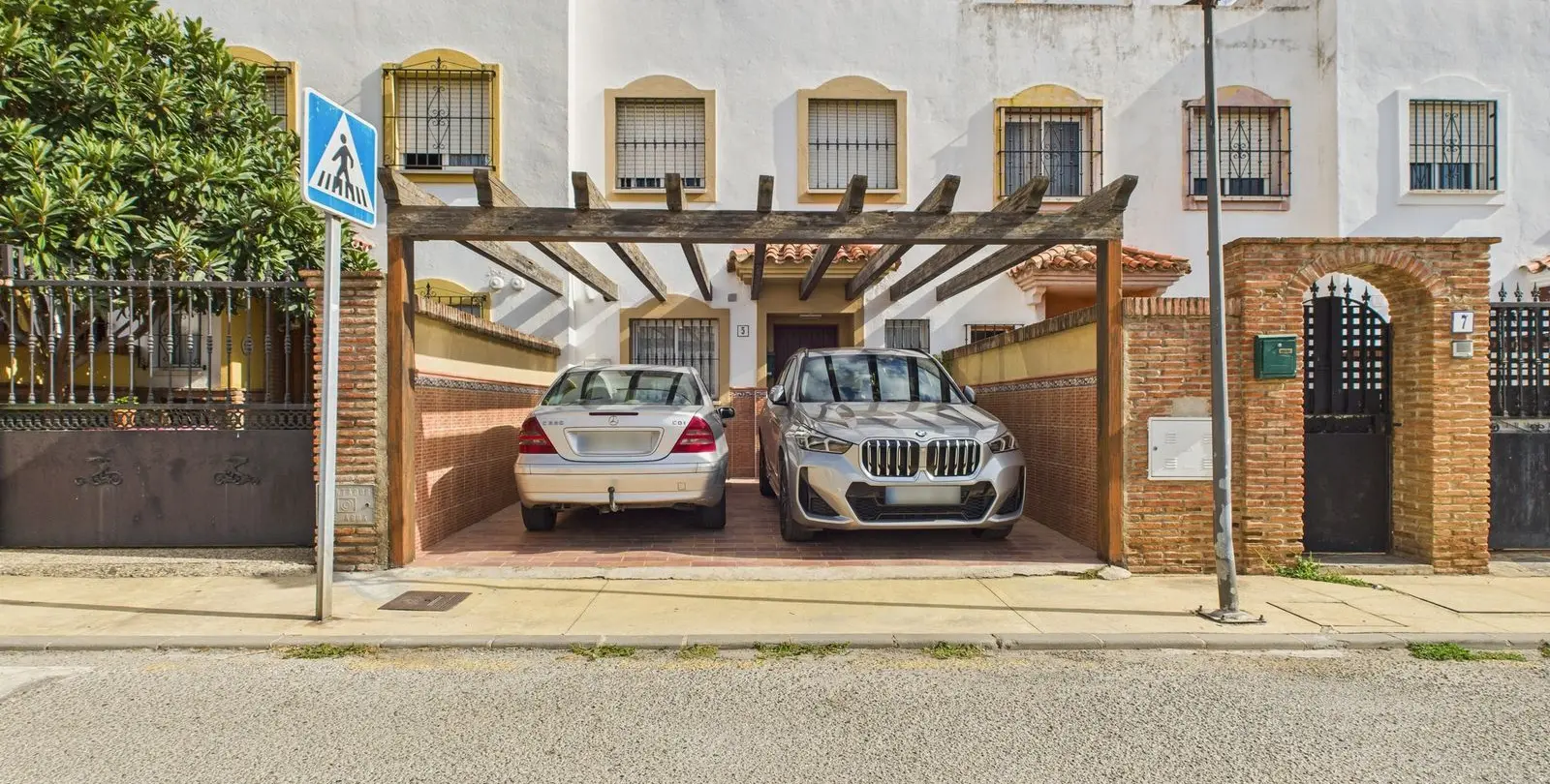 Sale of townhouse in Estepona 1