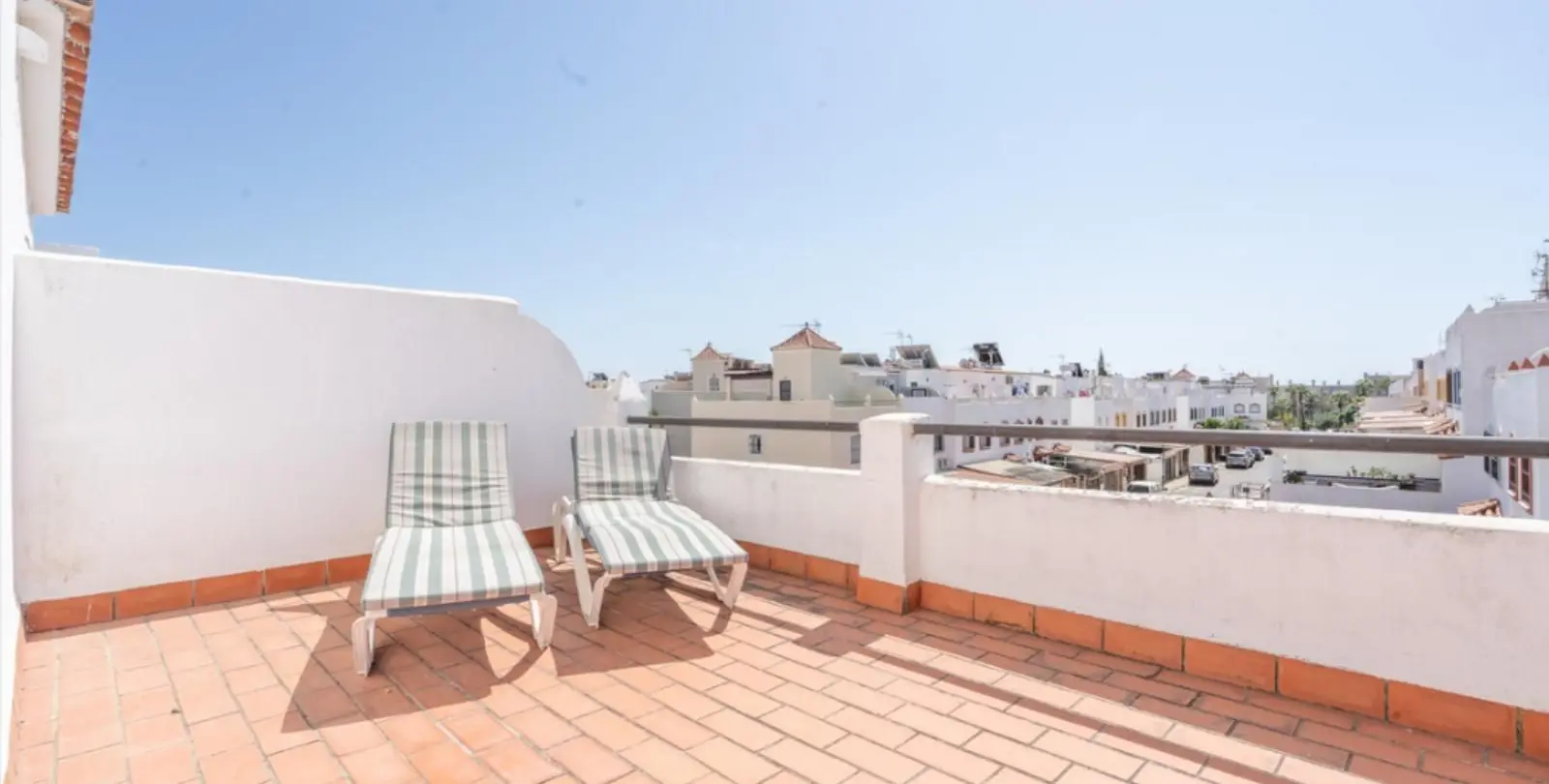 Sale of townhouse in Estepona 2
