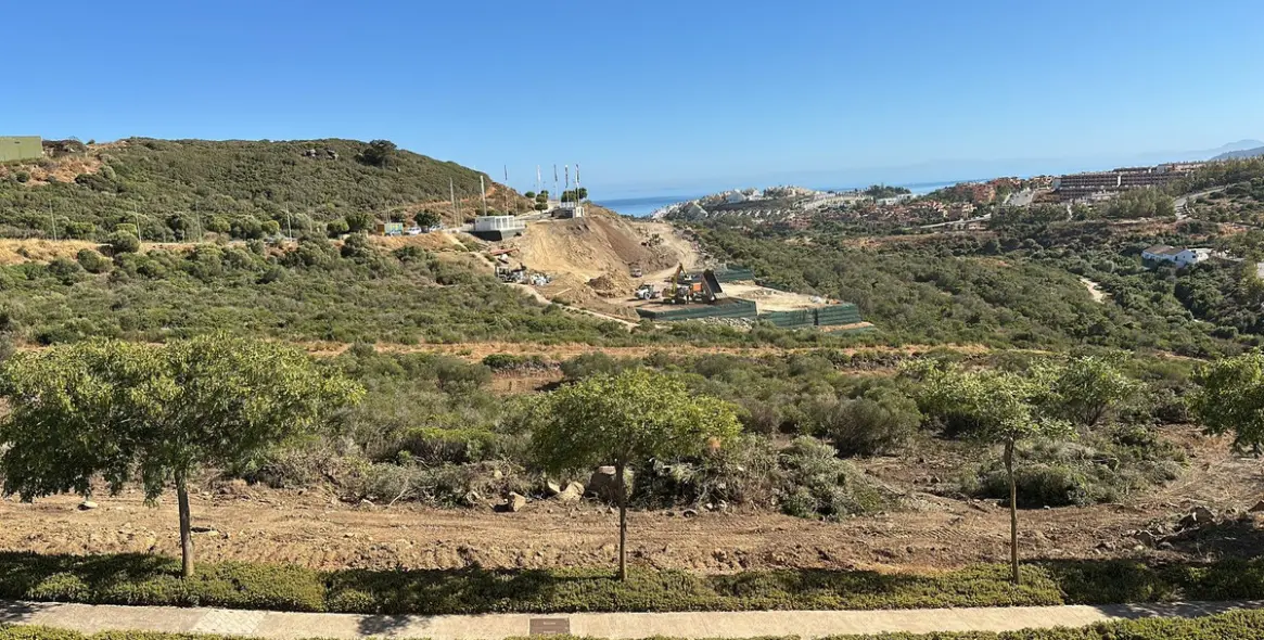 Sale of middle floor apartment in Casares 1