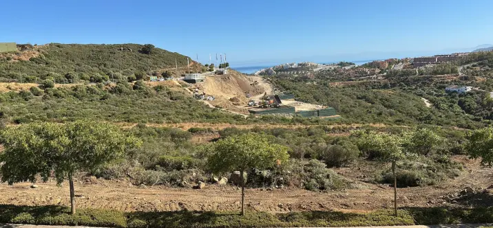 Sale of middle floor apartment in Casares 0