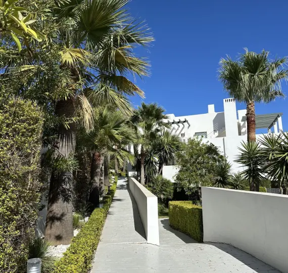 Sale of middle floor apartment in Casares