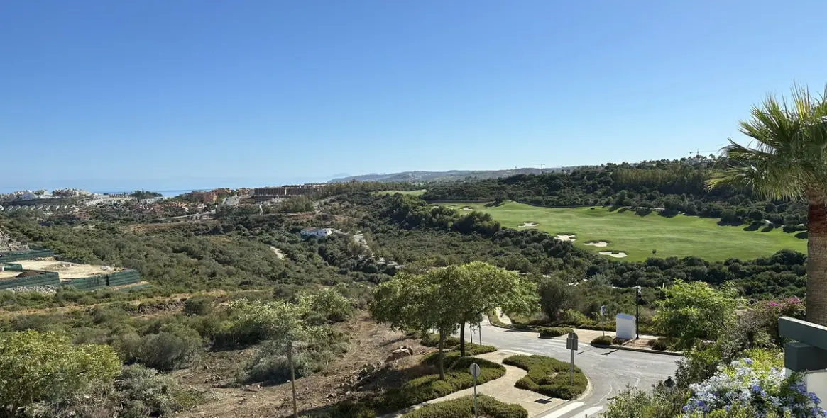 Sale of middle floor apartment in Casares 7