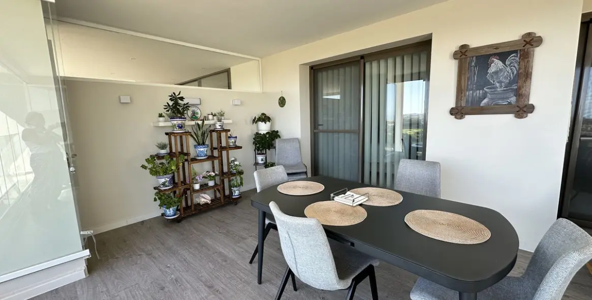 Sale of middle floor apartment in Casares 9