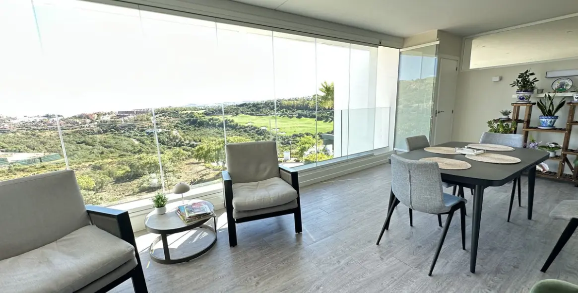 Продажа апартаментов на среднем этаже в Casares 1