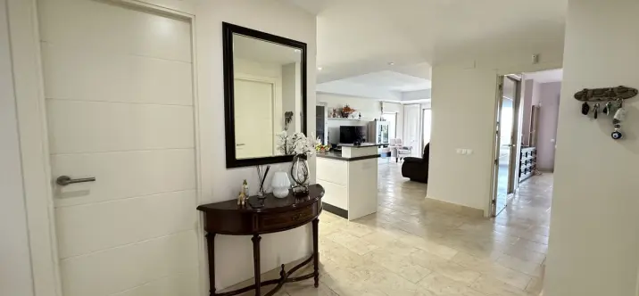 Sale of middle floor apartment in Casares 1