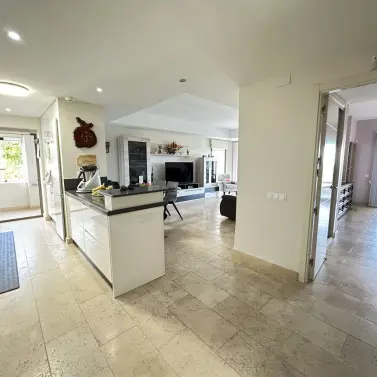 Sale of middle floor apartment in Casares