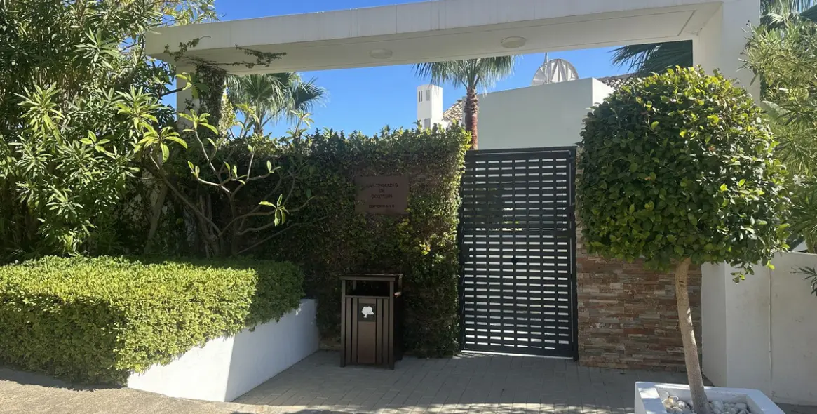 Продажа апартаментов на среднем этаже в Casares 5