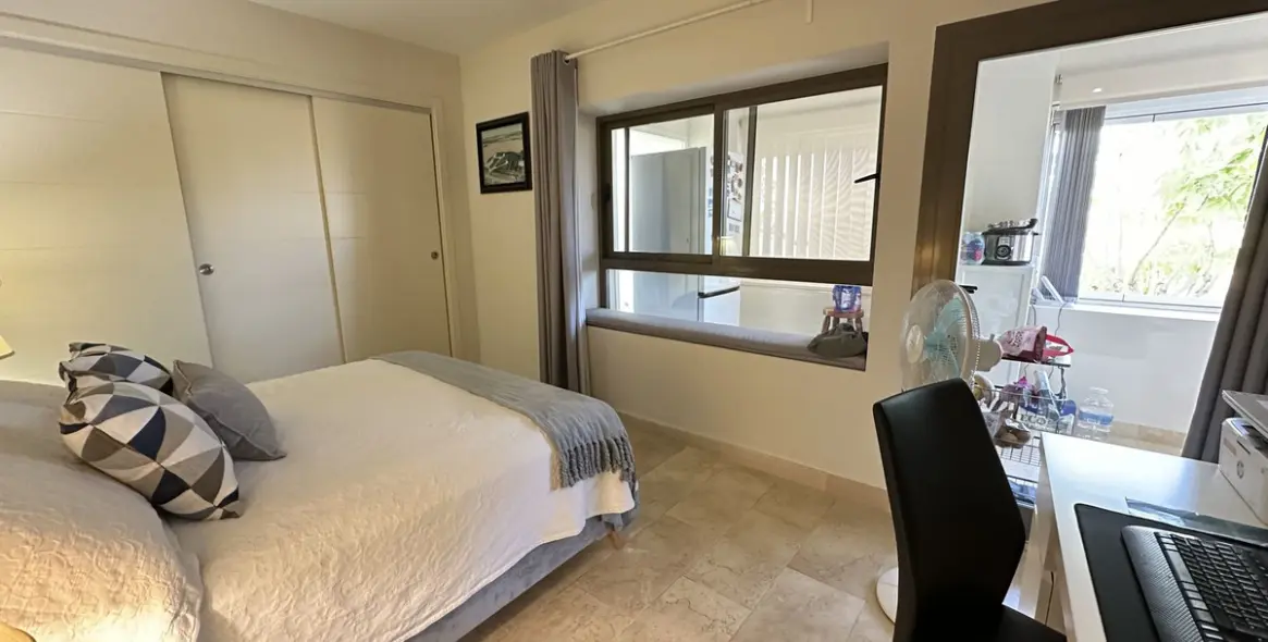 Продажа апартаментов на среднем этаже в Casares 10