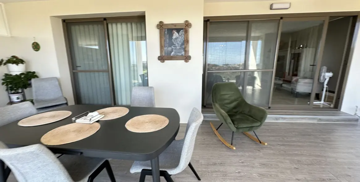 Продажа апартаментов на среднем этаже в Casares 17