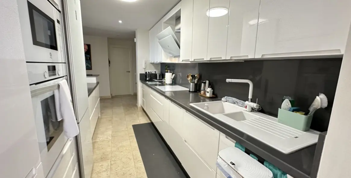 Продажа апартаментов на среднем этаже в Casares 18