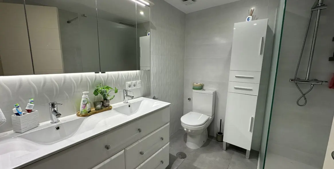 Sale of middle floor apartment in Casares 24