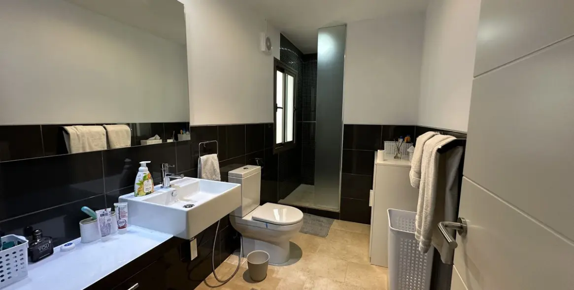 Sale of middle floor apartment in Casares 25