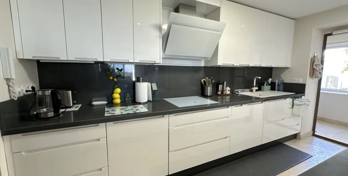 Sale of middle floor apartment in Casares 27