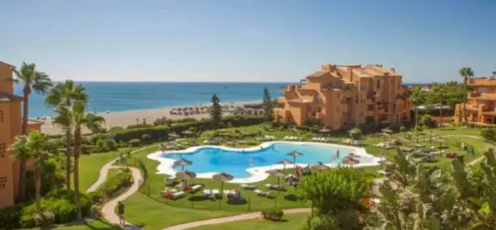 Sale of ground floor apartment in La Duquesa 0