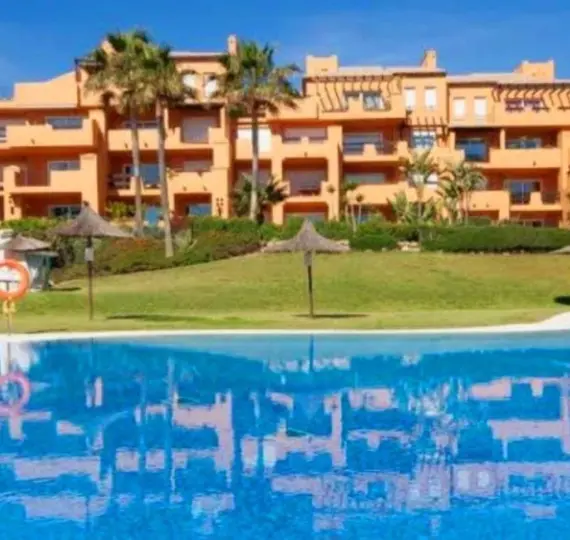 Sale of ground floor apartment in La Duquesa