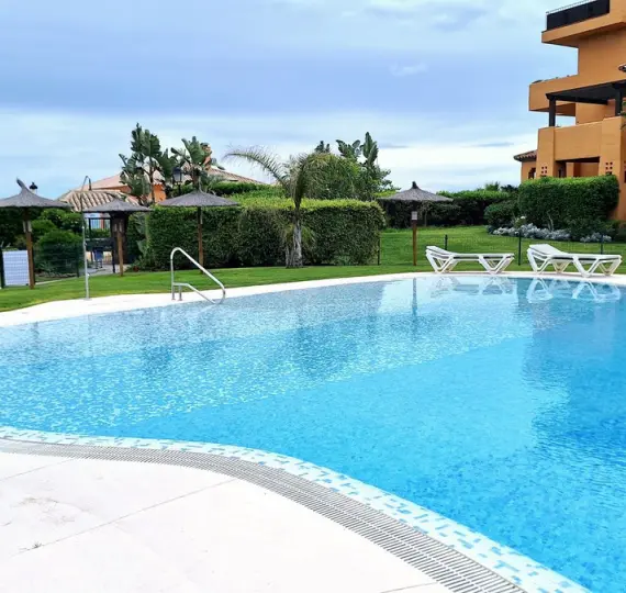 Sale of ground floor apartment in La Duquesa