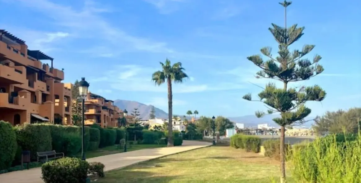 Sale of ground floor apartment in La Duquesa 29