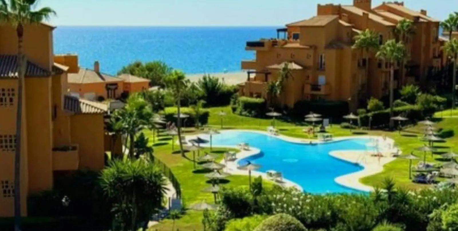 Venta de apartamento en planta baja en La Duquesa 1