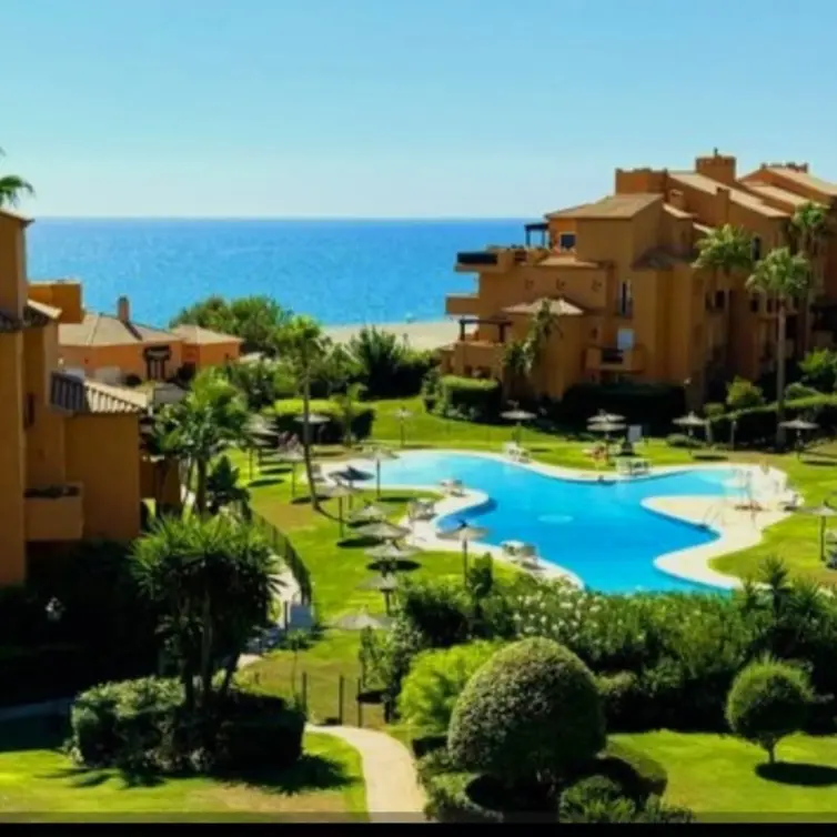 Venta de apartamento en planta baja en La Duquesa