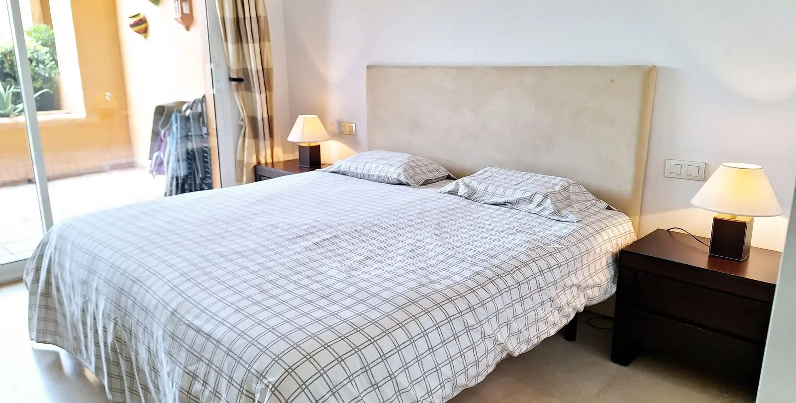 Venta de apartamento en planta baja en La Duquesa 17