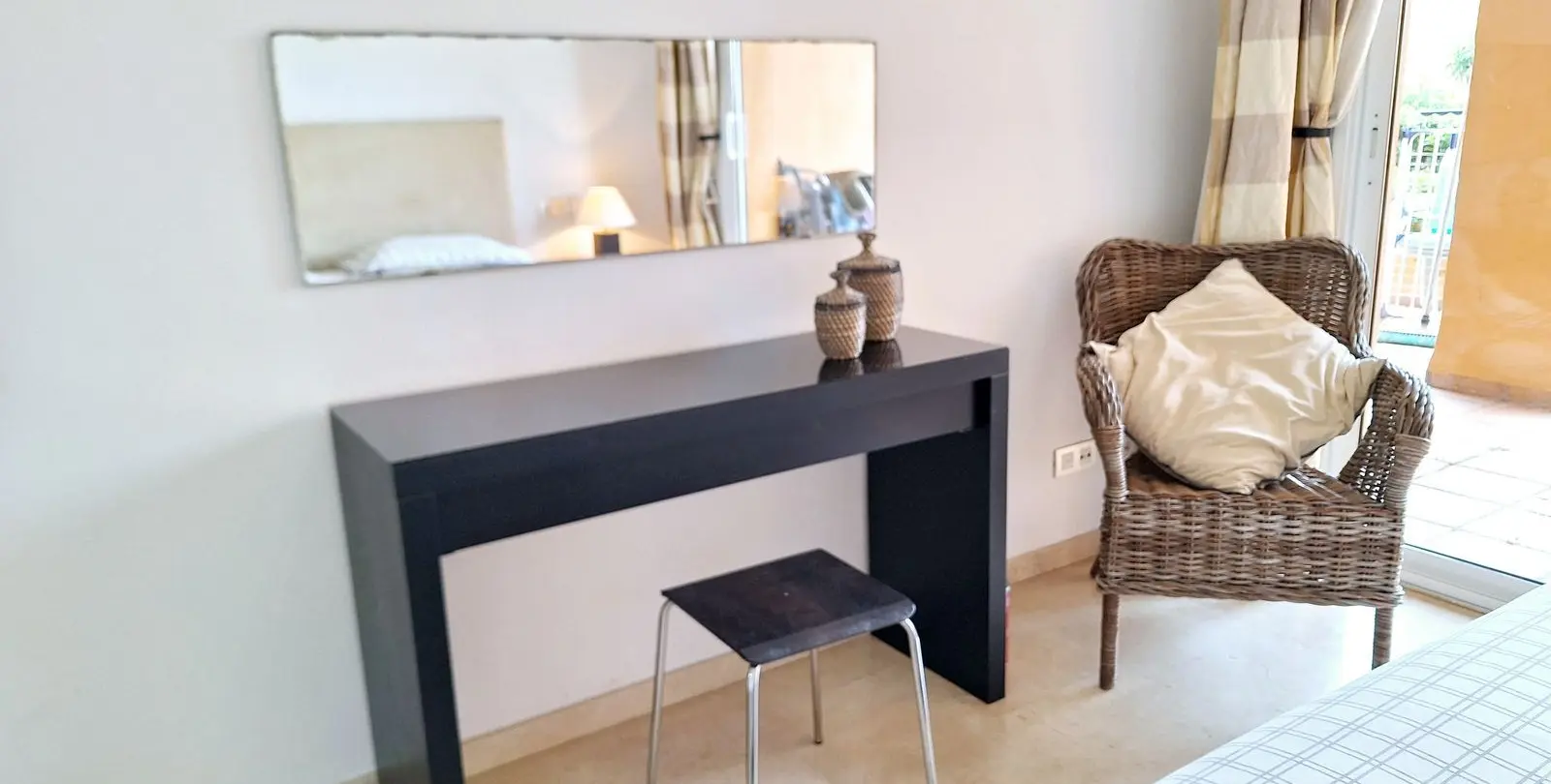 Venta de apartamento en planta baja en La Duquesa 18