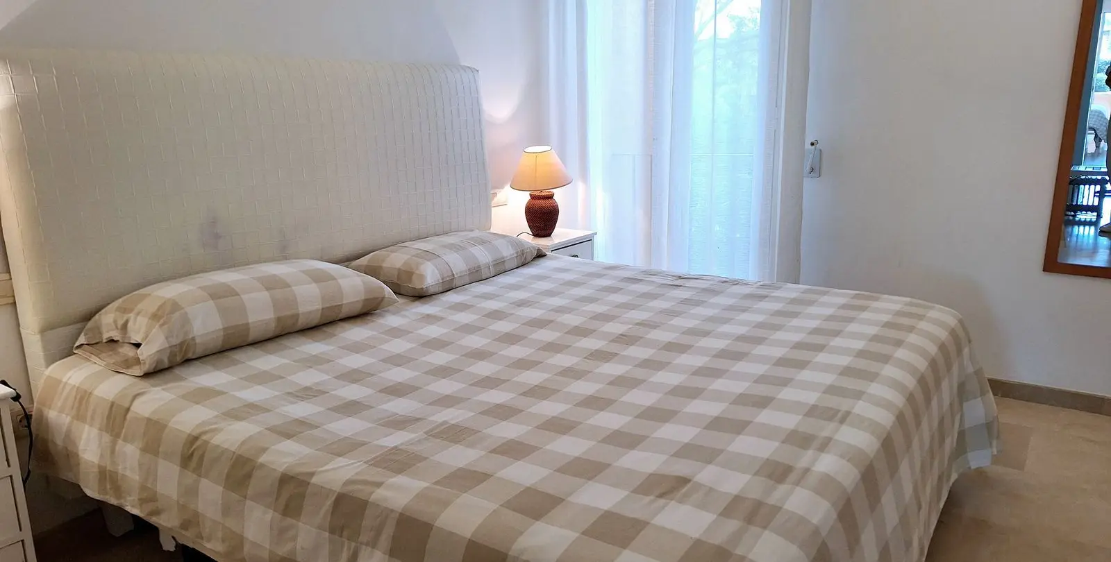 Venta de apartamento en planta baja en La Duquesa 21