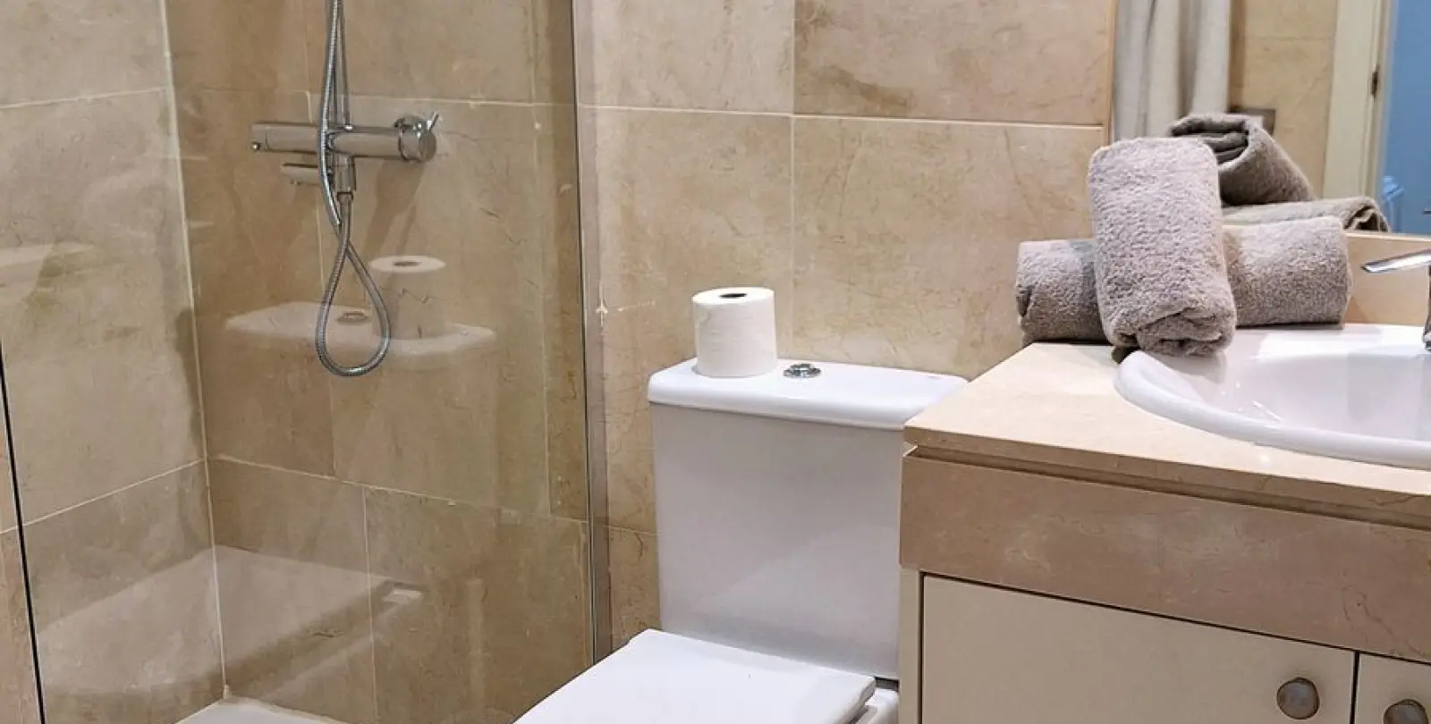 Venta de apartamento en planta baja en La Duquesa 23