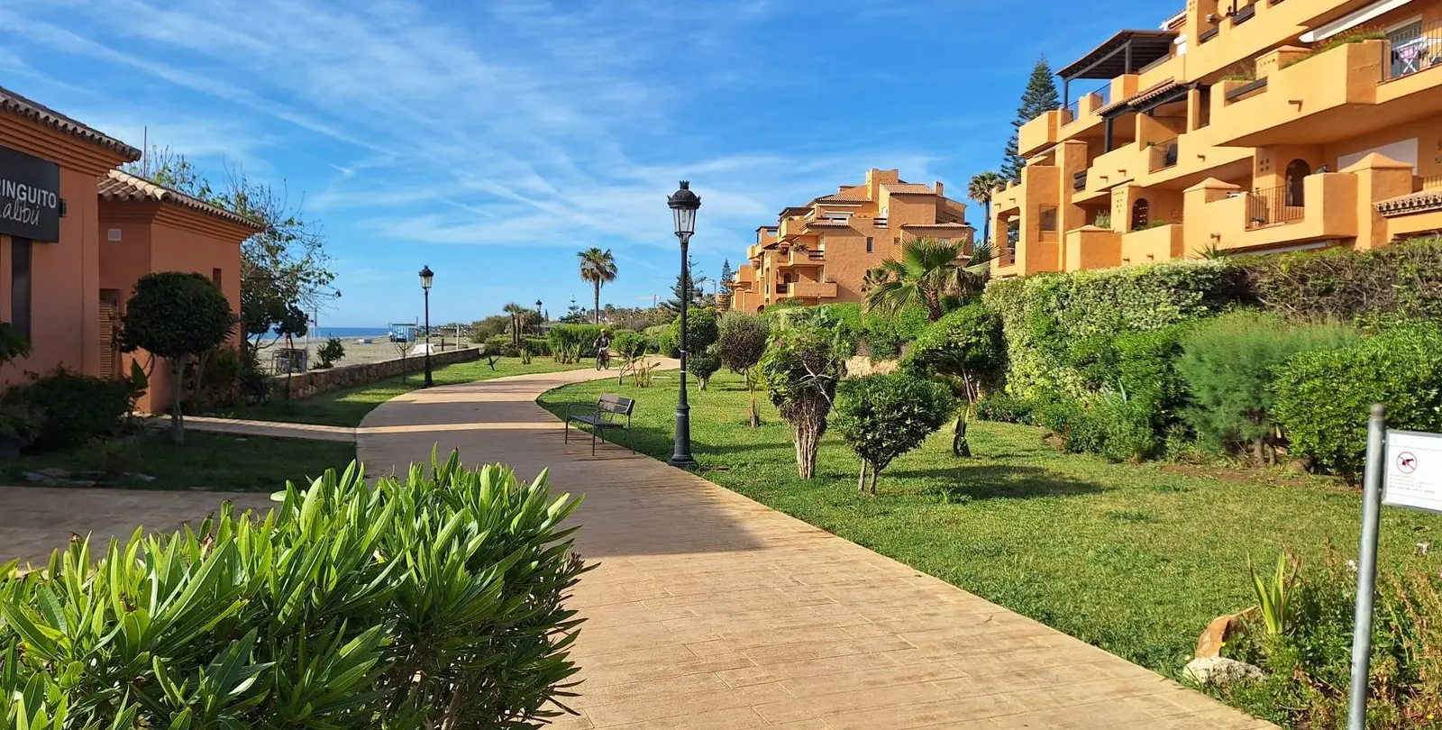 Venta de apartamento en planta baja en La Duquesa 29