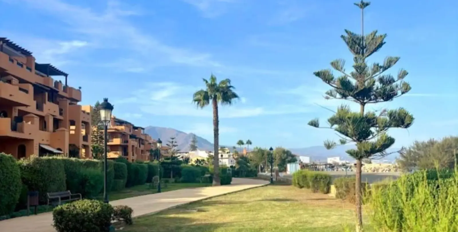 Venta de apartamento en planta baja en La Duquesa 31