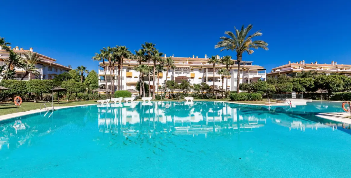 Sale of ground floor apartment in Nueva Andalucía 1