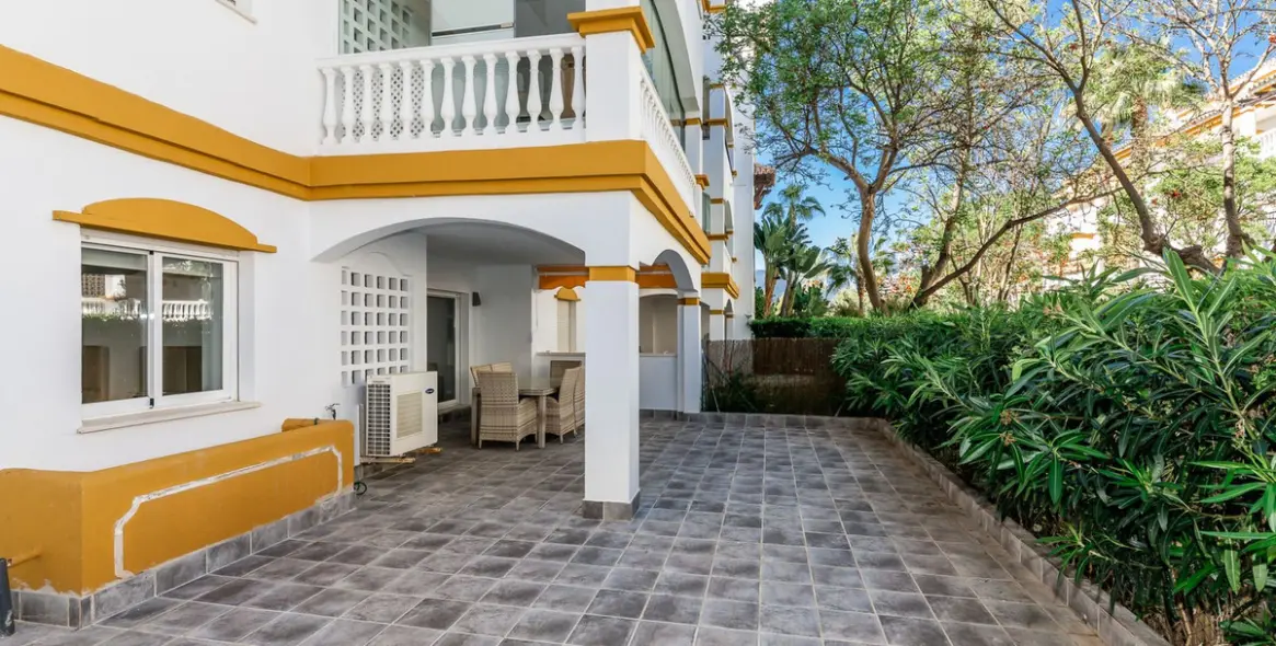 Sale of ground floor apartment in Nueva Andalucía 4