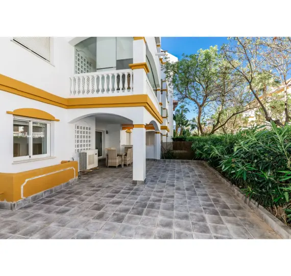 Sale of ground floor apartment in Nueva Andalucía