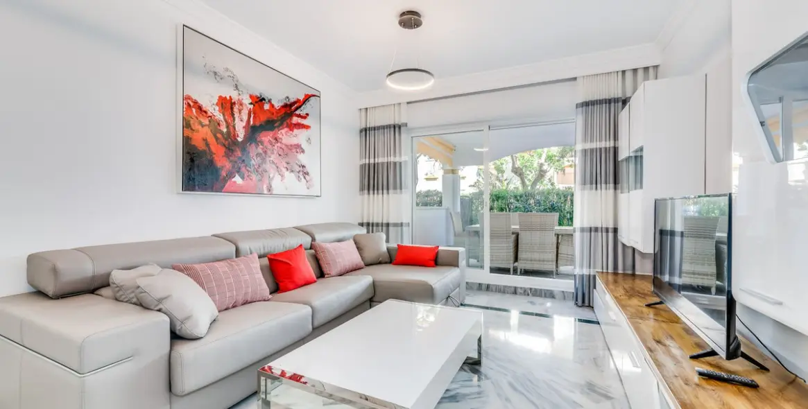 Sale of ground floor apartment in Nueva Andalucía 5