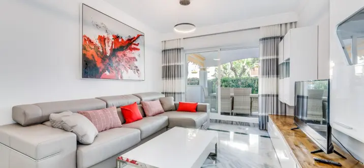 Sale of ground floor apartment in Nueva Andalucía 4