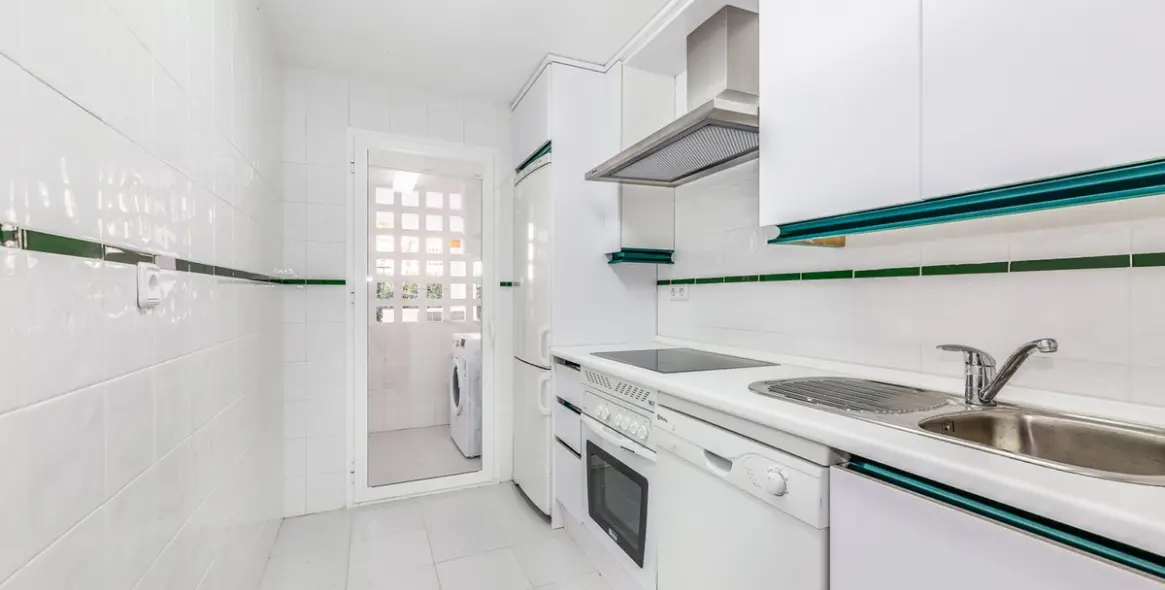 Sale of ground floor apartment in Nueva Andalucía 8
