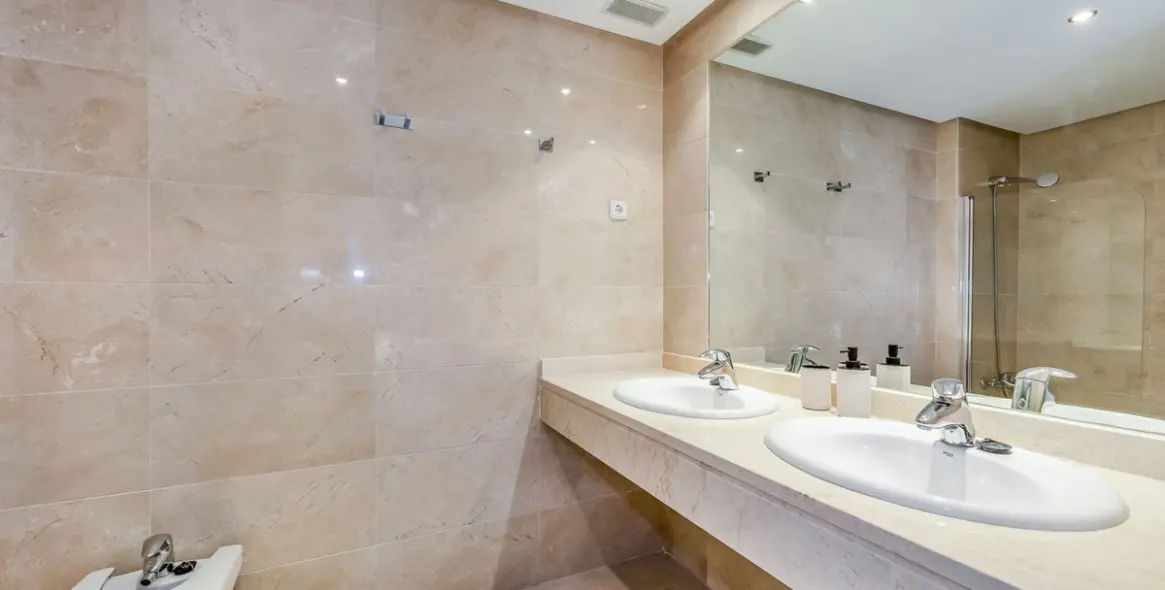 Sale of ground floor apartment in Nueva Andalucía 10