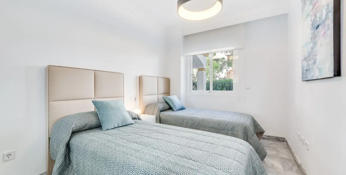 Sale of ground floor apartment in Nueva Andalucía 11