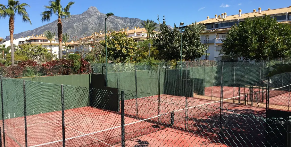 Sale of ground floor apartment in Nueva Andalucía 14