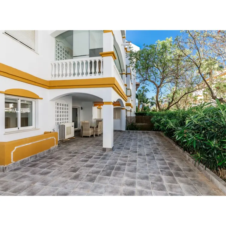 Venta de apartamento en planta baja en Nueva Andalucía