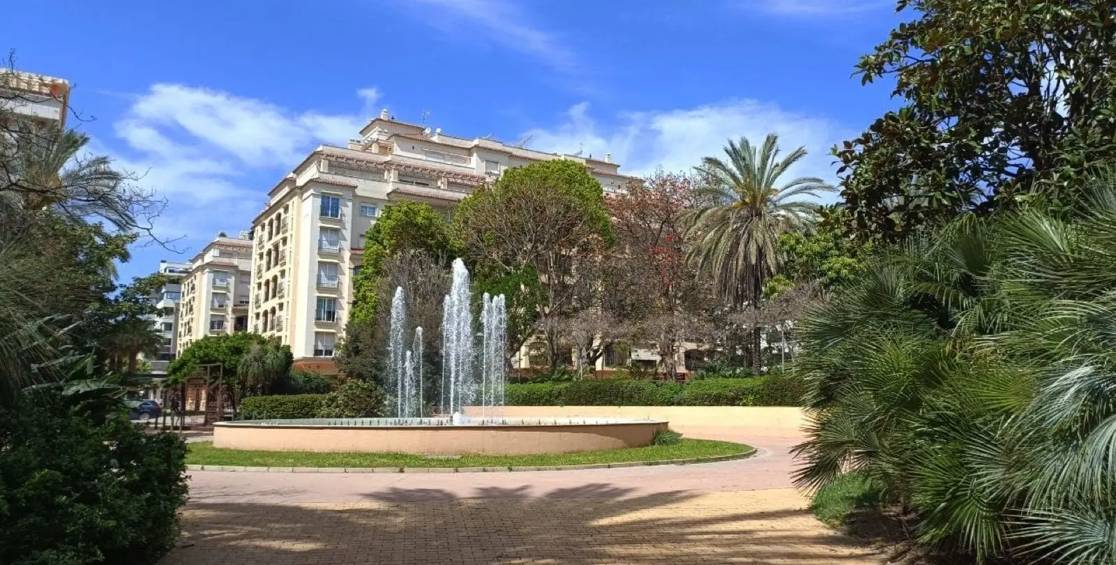 Продажа апартаментов на среднем этаже в Estepona 1