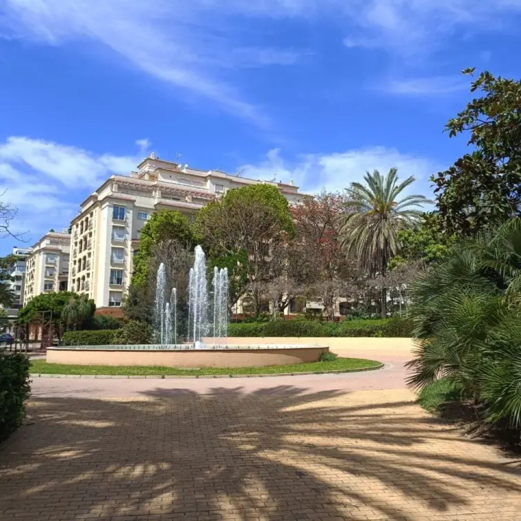 Продажа апартаментов на среднем этаже в Estepona