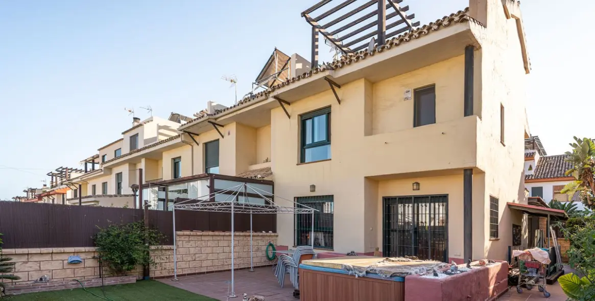 Sale of townhouse in Cancelada 1